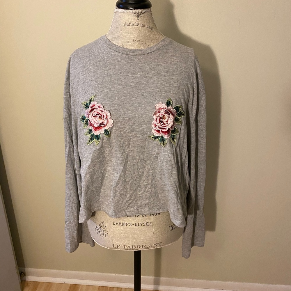 Cropped long sleeve flower detail